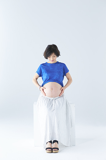 マタニティ　青×白スカート